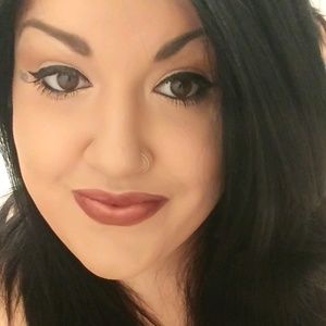 Meet your Posher, Becca